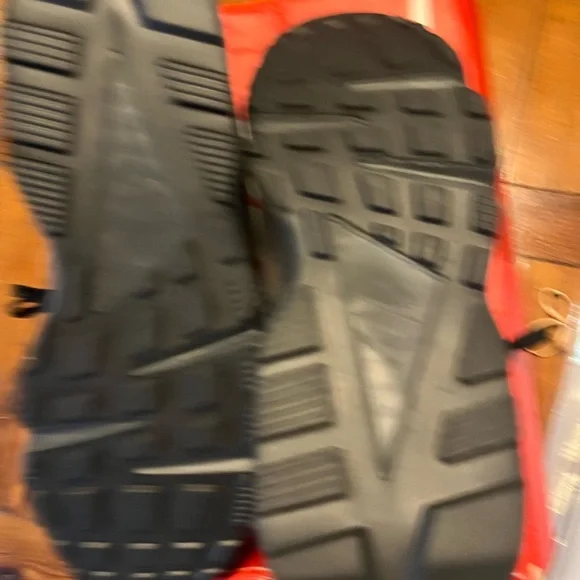 Nike Black Air Sneakers - Picture 2 of 4